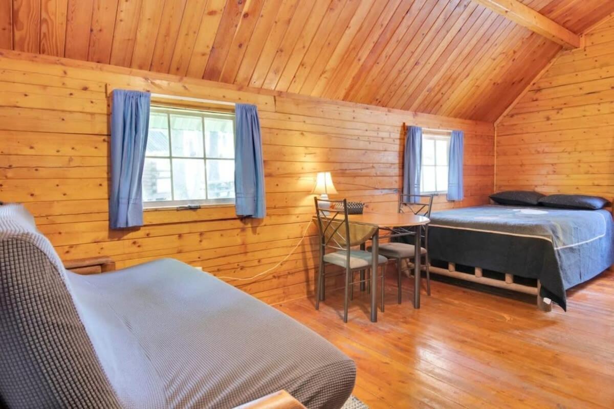 Secluded Rustic Cabin With Views Блумингтон Экстерьер фото